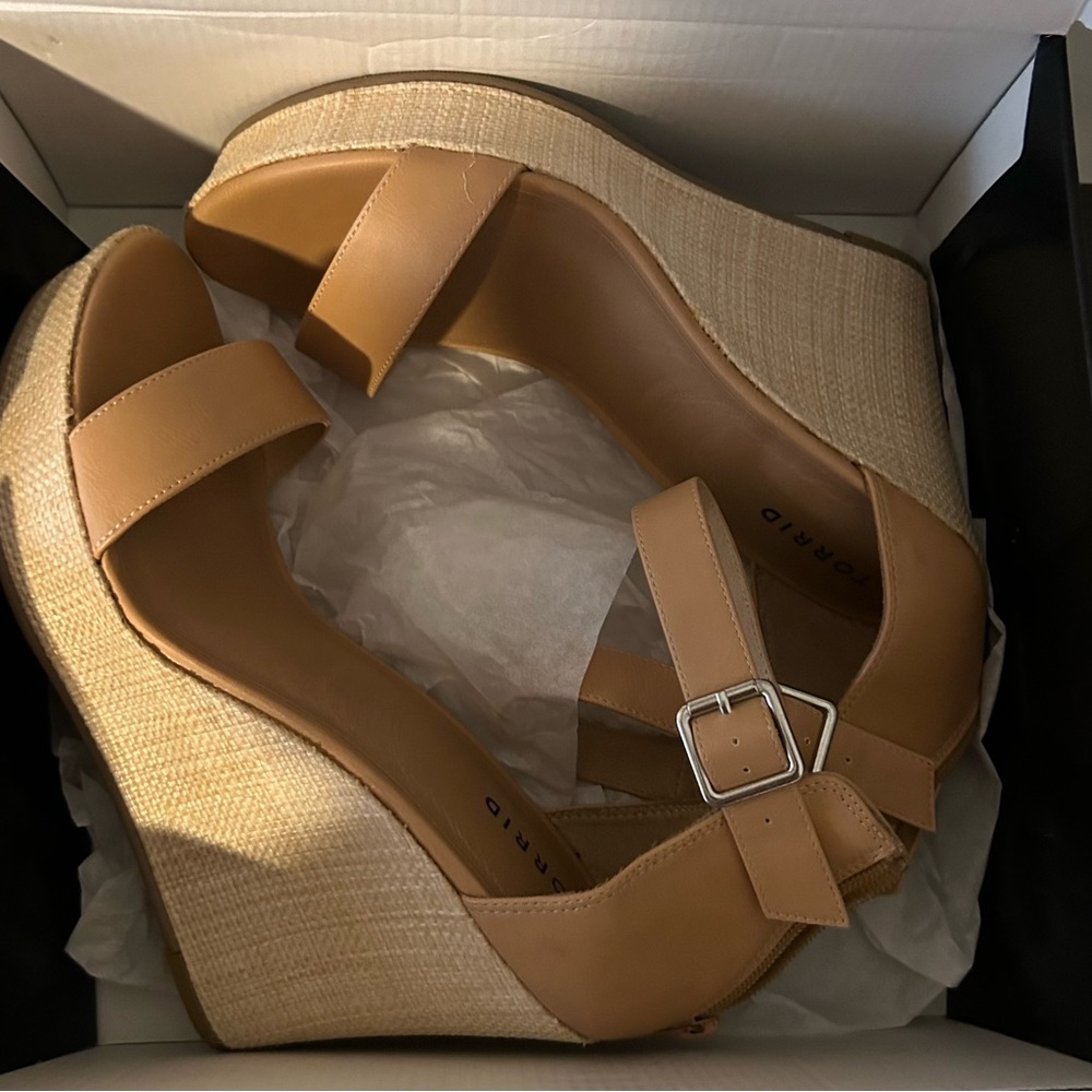 Tan straw wrap platform wedge size 11W from Torrid. Brand New - Picture 2 of 5